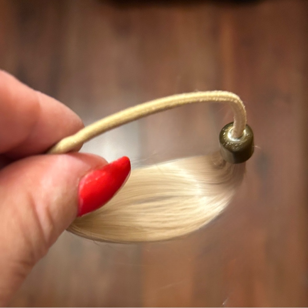 🇨🇦3/$15 NWOT Blonde Hair Elastic